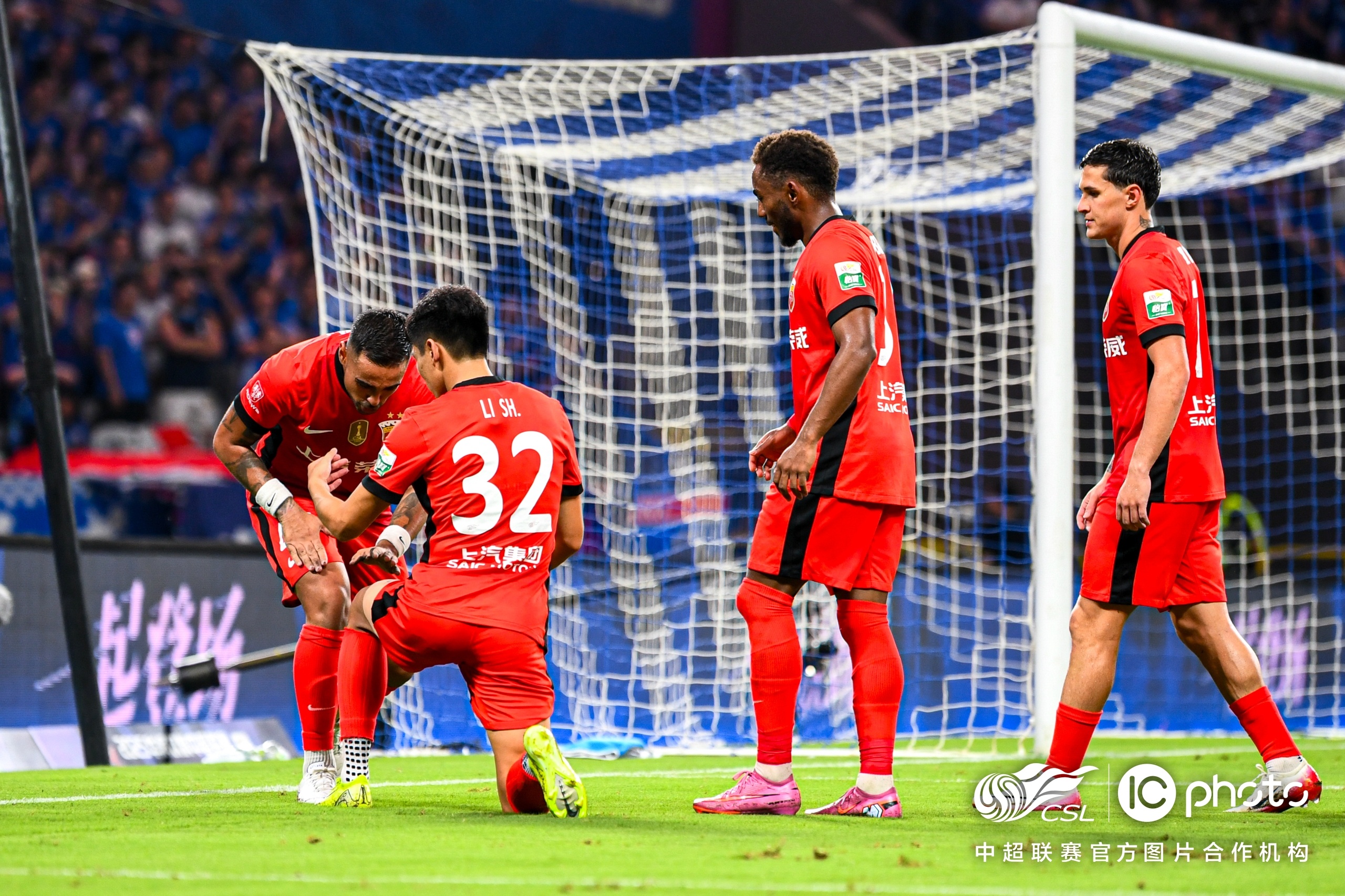 包含国际比赛日中超焦点战;阿森纳扳平良机;球迷炸锅;团队化学反应显著的词条 包含国际比赛日中超焦点战;阿森纳扳平良机;球迷炸锅;团队化学反应显著的词条